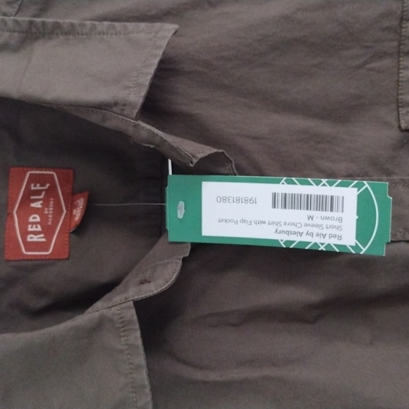 Men's Short Sleeved a Button Down - Picture 2 of 4